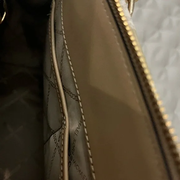 Michael Kors Tan and Cream purse - Picture 5 of 6